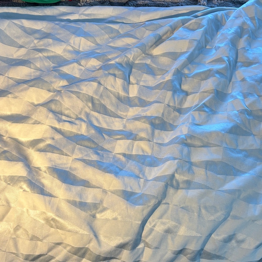 Hotel Collection Silver and Cream Duvet Cover. Has matching sham covers